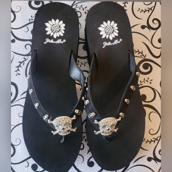 NWOT! RARE Vintage Skull Yellow Box Wedge Flip Flops Sandals Bling Size 9 - Picture 2 of 11